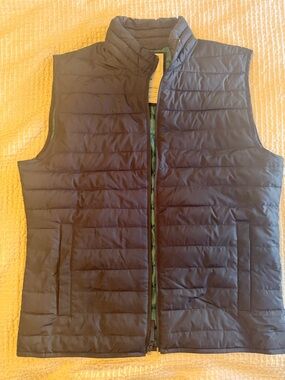GAP Navy men’s medium Quilted Vest - NWOT